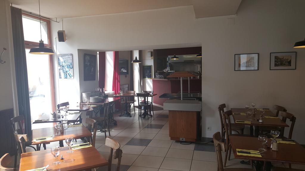 Au Pigeon Blanc Hotel Andouillé Buitenkant foto